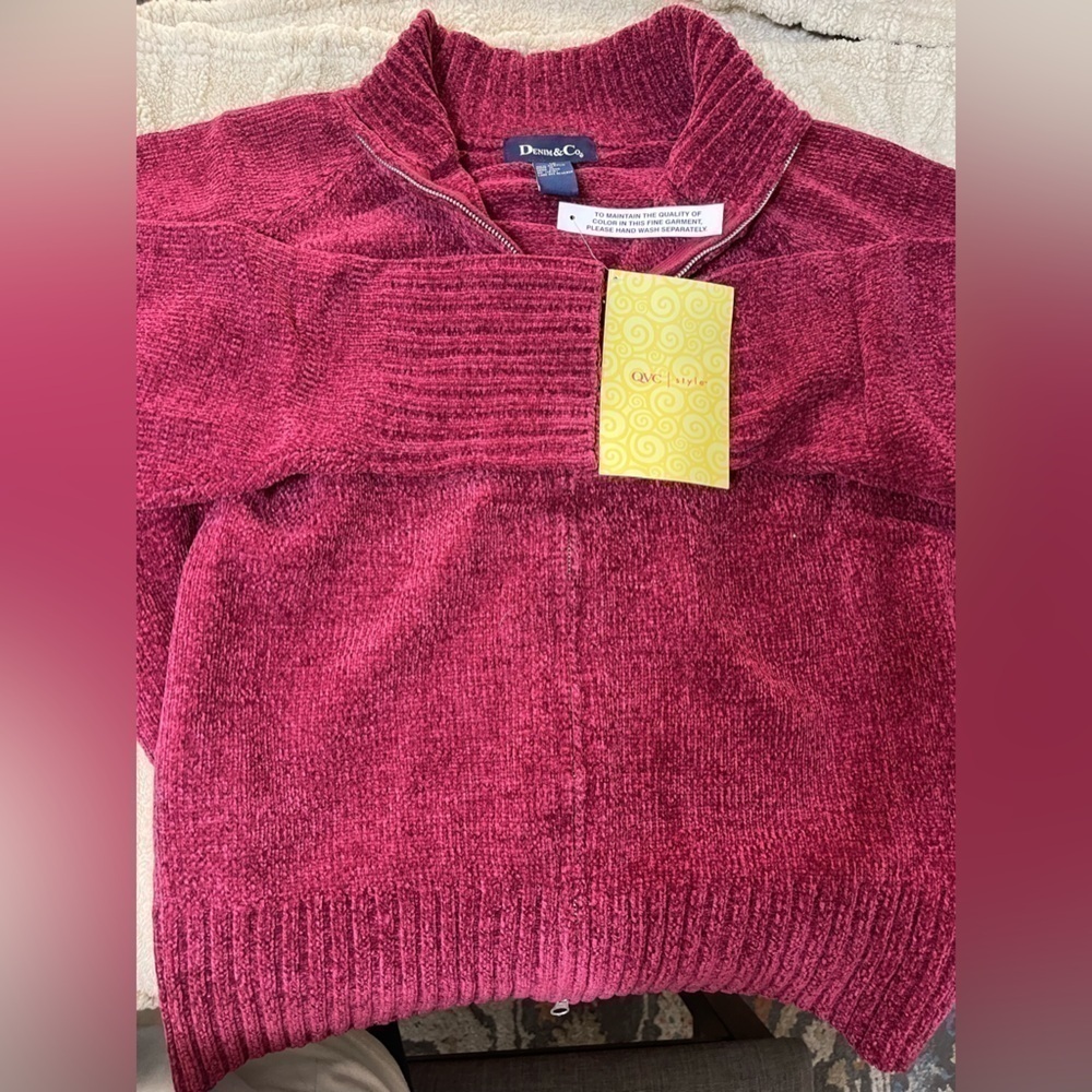 Woman’s denim & co sweater